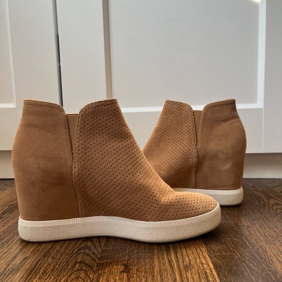 Via Spiga Savine Suede Sneaker in Macchiato, Size 8.5 - Picture 3 of 5